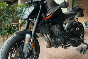 KTM Duke 790 +tuta moto e stivali+ cavalletto