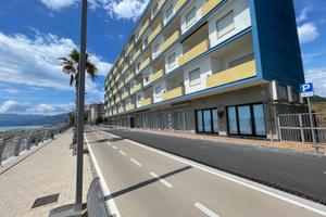 Locali COMMERCIALI / RESIDENZIALI fronte mare