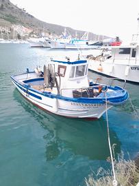 Barca in legno con licenza pesca
