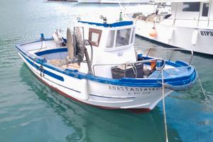 Barca in legno con licenza pesca