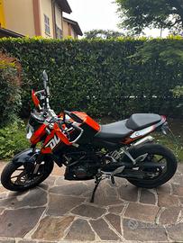 KTM Duke 125 - Scarico Arrow - Perfetta