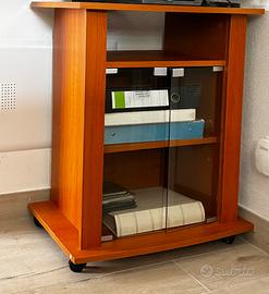 Mobiletto sulle rotelle
