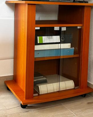 Mobiletto sulle rotelle