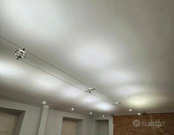 Sistema luci a tesata con faretti regolabili