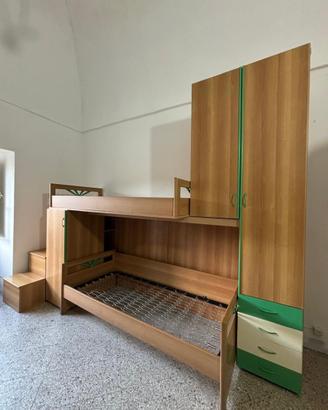 Letto a castello a soppalco con armadio integrato