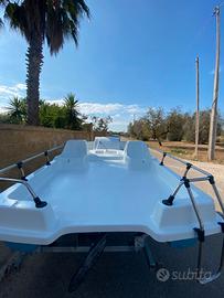 Pedaló completamente riverniciato perfettamente