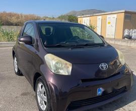 TOYOTA iQ