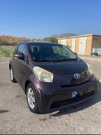 TOYOTA iQ