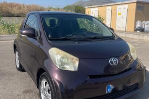 TOYOTA iQ