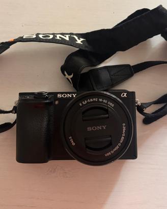 Fotocamera Sony α6300 + obiettivo 16-50 OSS