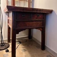 Tavolo etnico indonesiano in perfette condizioni