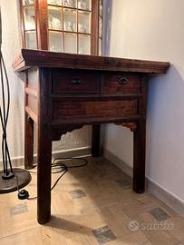 Tavolo etnico indonesiano in perfette condizioni