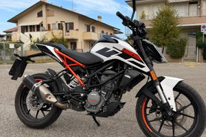 Ktm Duke 125 anno 2018 , km circa 21.500