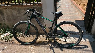 Mountain bike cube attention del 2016