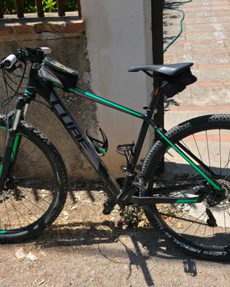 Mountain bike cube attention del 2016