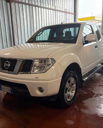 Nissan Navara 2.5 dCi 4 porte Double Cab LE