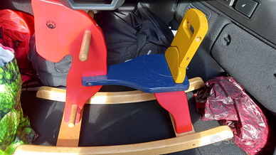 Cavallo dondolo in legno