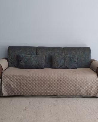 Divano letto due piazze comode con copridivano