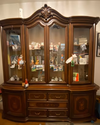 Vetrina e credenza in legno anni '60-'70