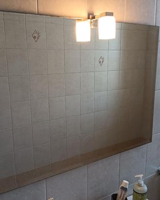 Specchio da bagno con luce