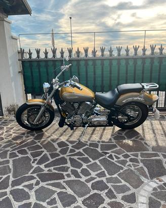 Motocicletta Yamaha dragstar 1100
