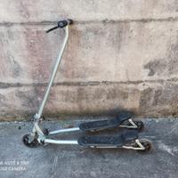 Monopattino a 3 ruote