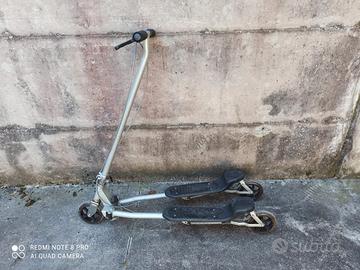 Monopattino a 3 ruote