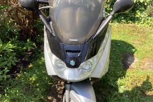 Scooter  Piaggio X8 - 200 cc