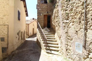 3 LOCALI A ROCCA SINIBALDA