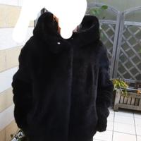 giaccone nero in ecopelliccia