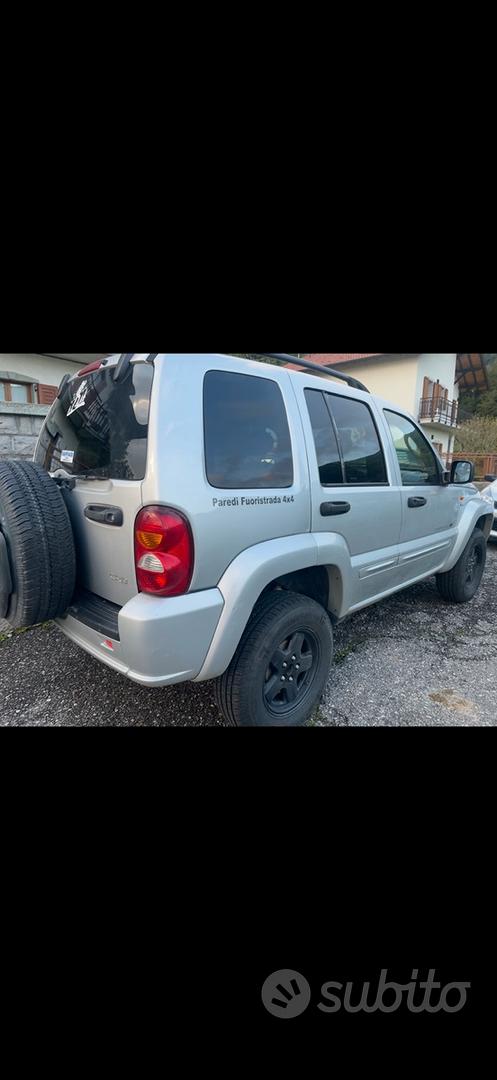 Jeep Cherokee 2002 photo 2
