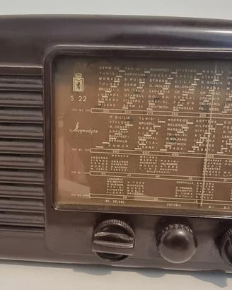 Radio d'epoca a valvole Magnadyne S22 (1949) 