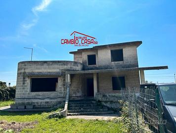 Lama - grezzo su 3 livelli con ampio giardino