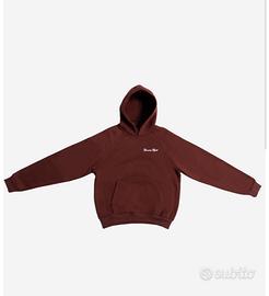 felpa e pantalone bordeaux del brand givovaproject