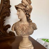 Scultura di Atena/Minerva e Colonna portavaso 