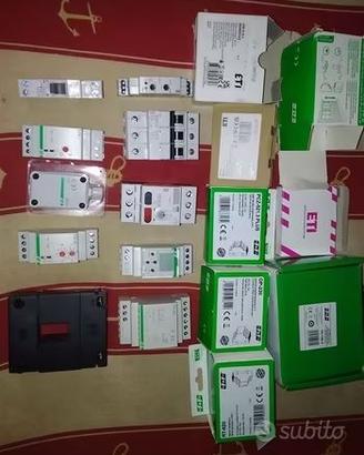 in blocco 9 pezzi materiale elettrico