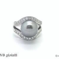 Anello oro bianco con perla Tahiti e diamanti