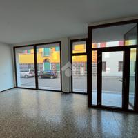NEGOZIO A ROSSANO VENETO