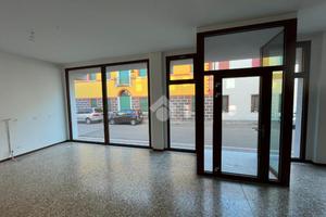 NEGOZIO A ROSSANO VENETO