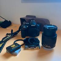 Nikon D5300 + NIKKOR 18-55 Custodia e Accessori