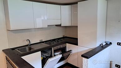 cucina angolare laminato bianco lucido