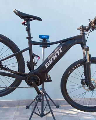 Bicicletta Giant Thalon pedalata assistita