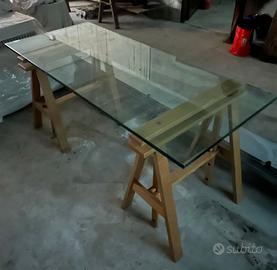 Tavolo con piano in vetro