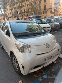 Toyota iQ 1.000 benzina