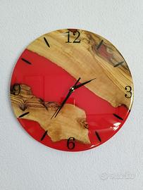 Orologio in ulivo e resina