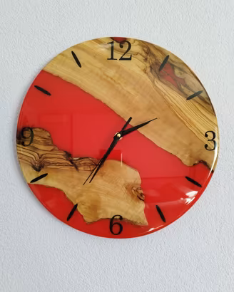Orologio in ulivo e resina