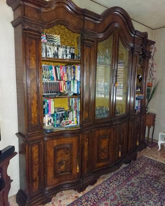 credenza con vetrina