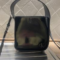 Borsa Calvin Klein originale lucida con tracolla