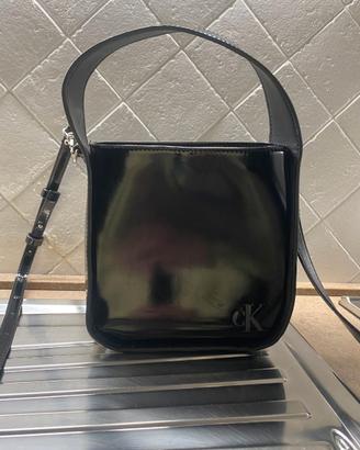 Borsa Calvin Klein originale lucida con tracolla