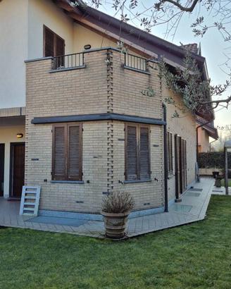 Villa di 240 m² con 4 locali e box auto doppio a C